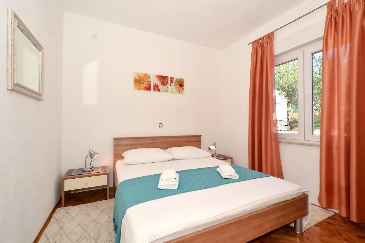 Apartment Una Seget Vranjica