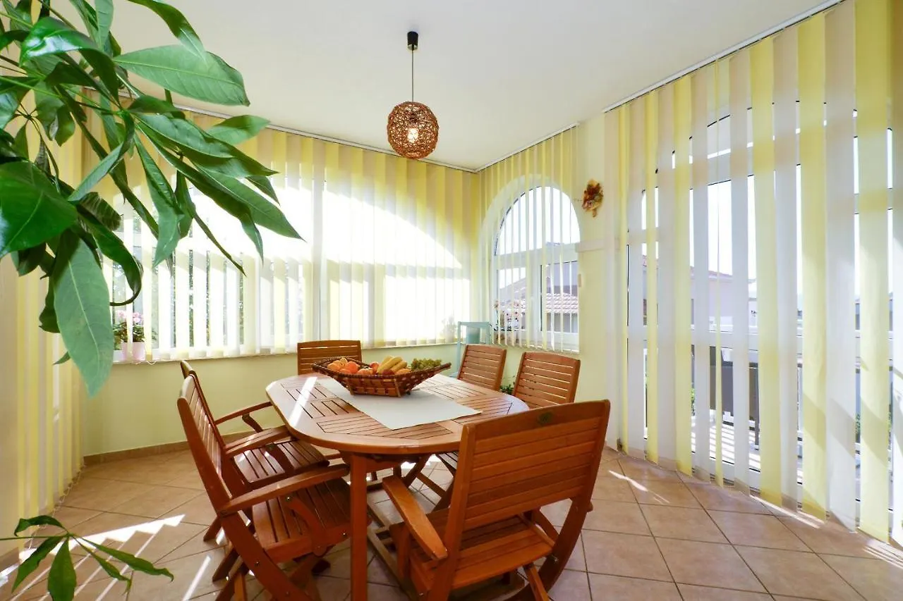 Apartment Una Seget Vranjica Croatia