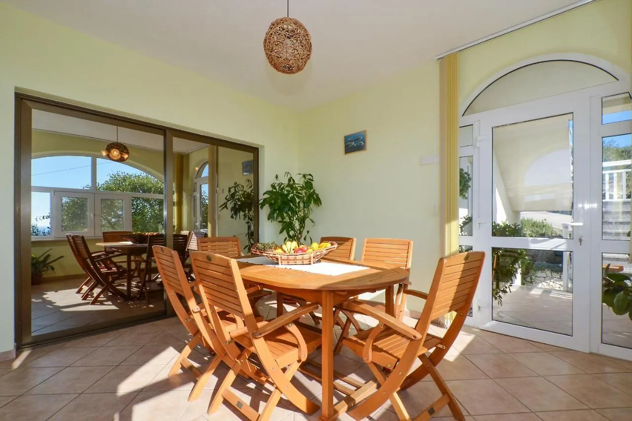 Apartment Una Seget Vranjica