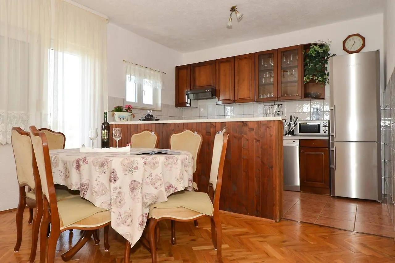 Apartment Una Seget Vranjica