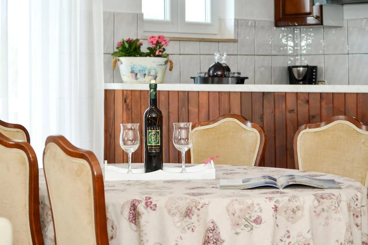 Apartment Una Seget Vranjica