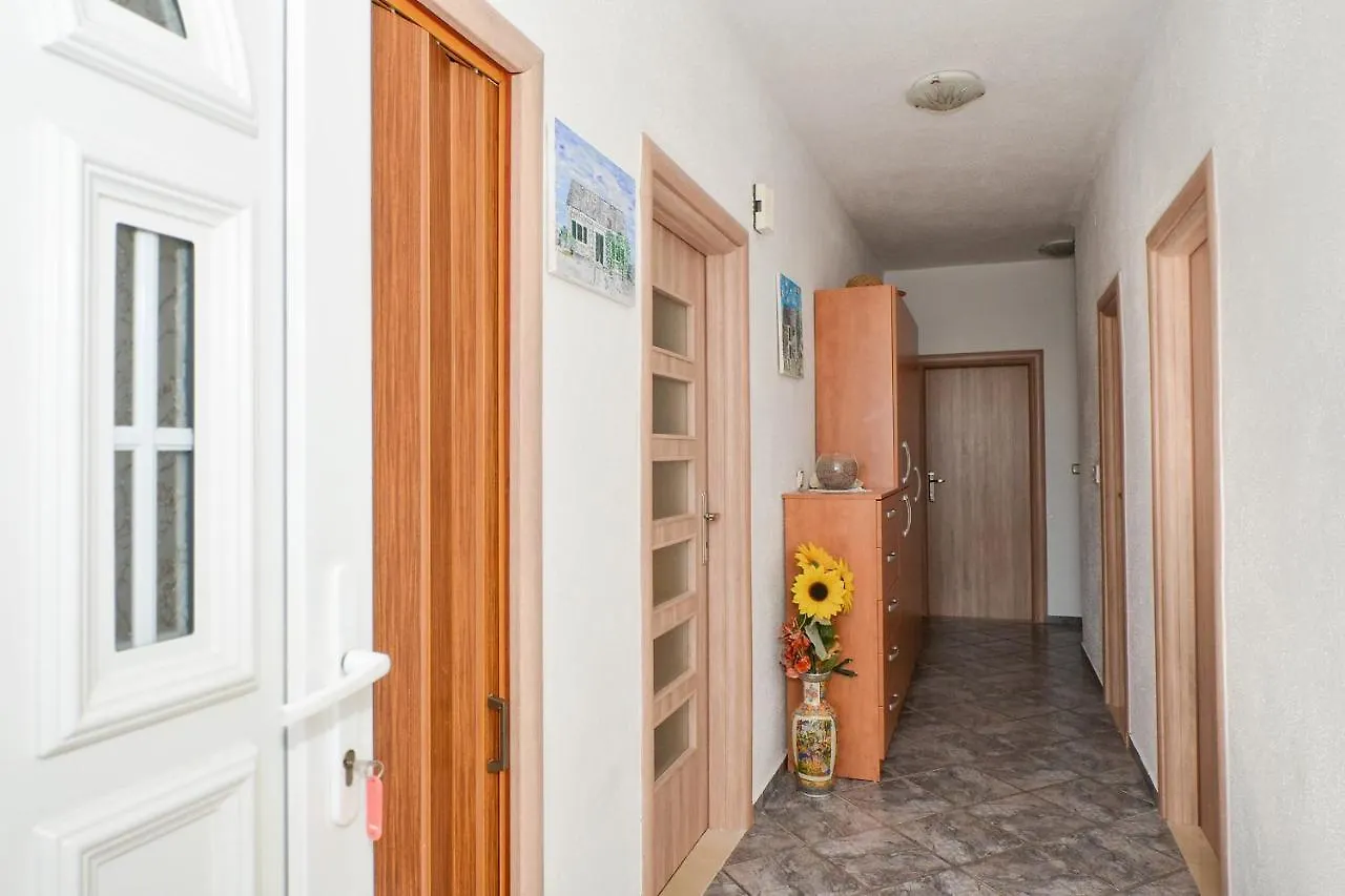 Apartment Una Seget Vranjica