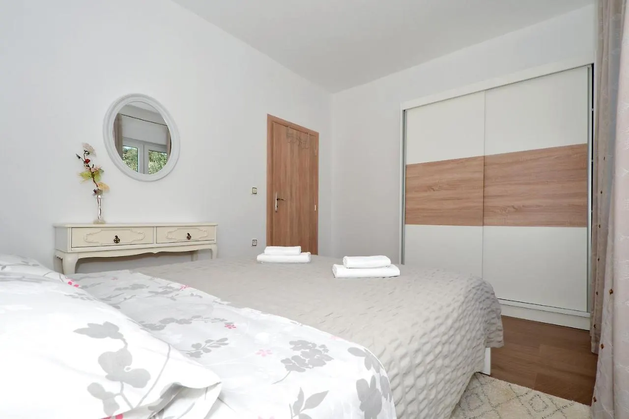 Apartment Una Seget Vranjica 0*,