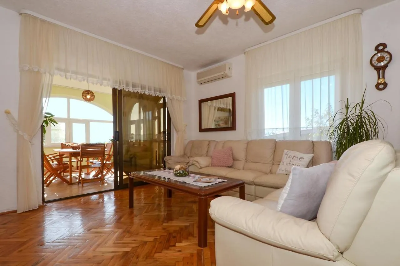 Apartment Una Seget Vranjica 0*,  Croatia