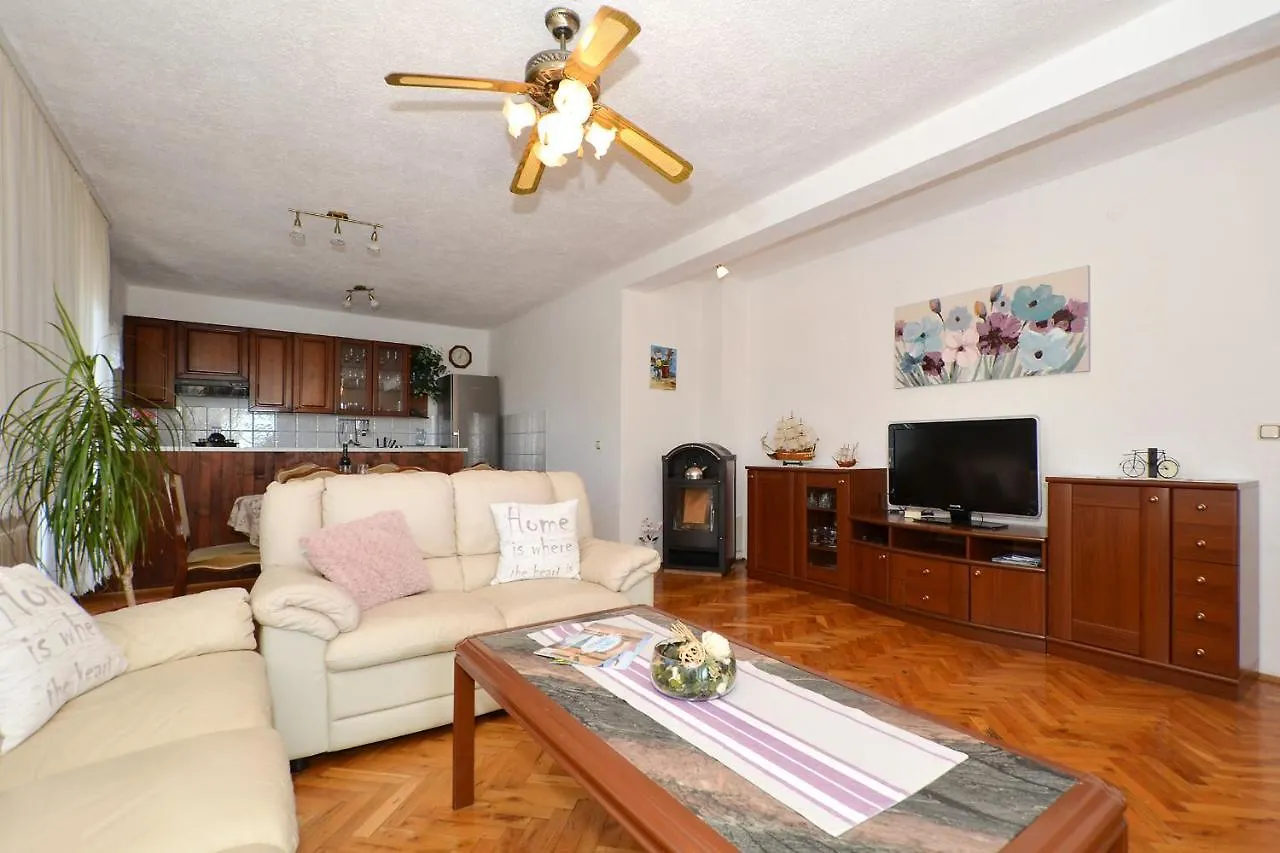 Apartment Una Seget Vranjica