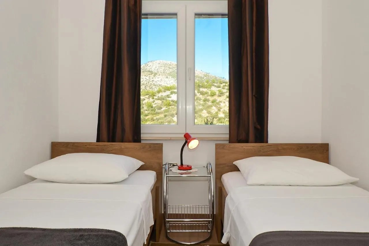 Apartment Una Seget Vranjica
