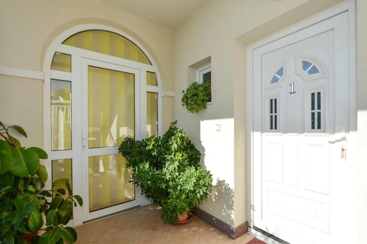 Apartment Una Seget Vranjica