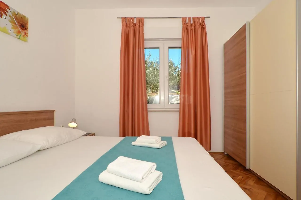 Apartment Una Seget Vranjica