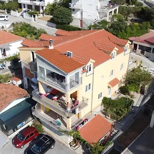 Mara Apartment
